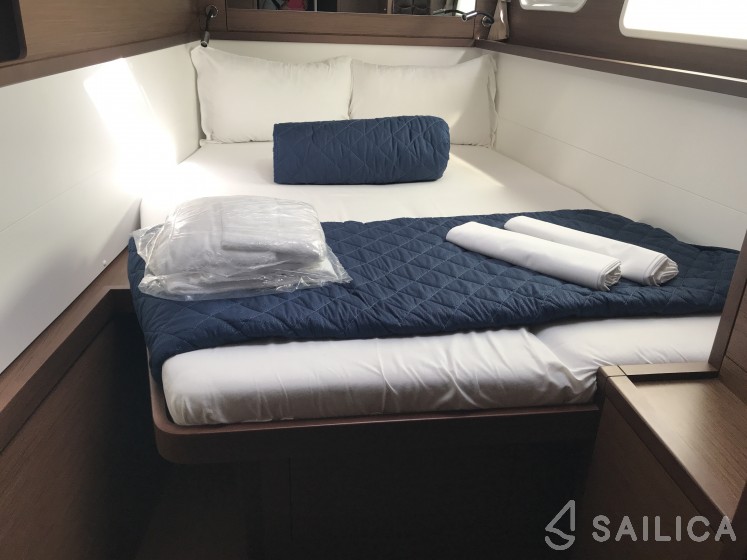 Lagoon 450  Flybridge - Yacht Charter Sailica