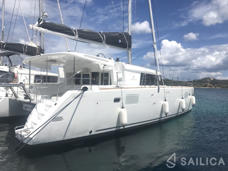 Lagoon 450  Flybridge - Yacht Charter Sailica