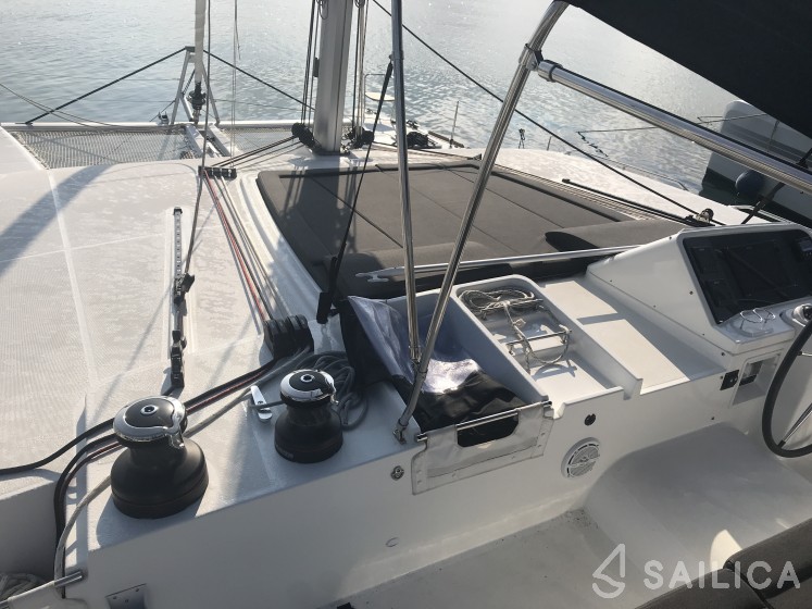 Lagoon 450  Flybridge - Yacht Charter Sailica