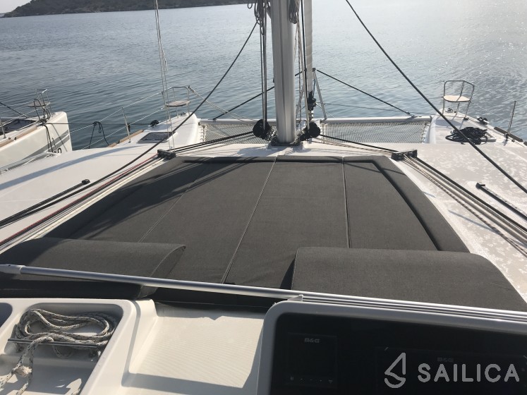 Lagoon 450  Flybridge - Yacht Charter Sailica