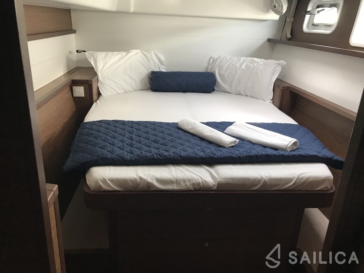 Lagoon 450  Flybridge - Yacht Charter Sailica