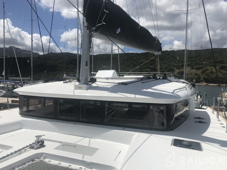 Lagoon 450  Flybridge - Yacht Charter Sailica