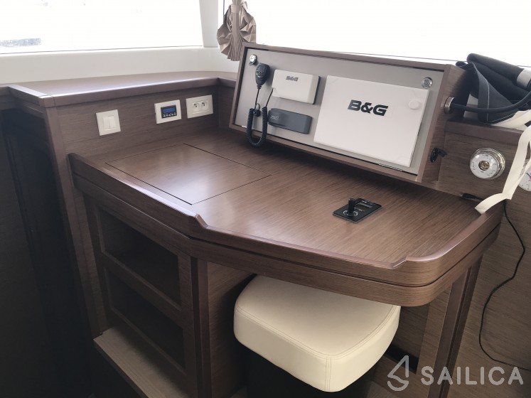 Lagoon 450  Flybridge - Yacht Charter Sailica