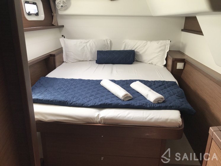 Lagoon 450  Flybridge - Yacht Charter Sailica
