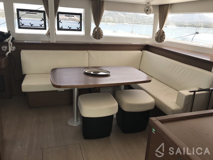 Lagoon 450  Flybridge - Yacht Charter Sailica