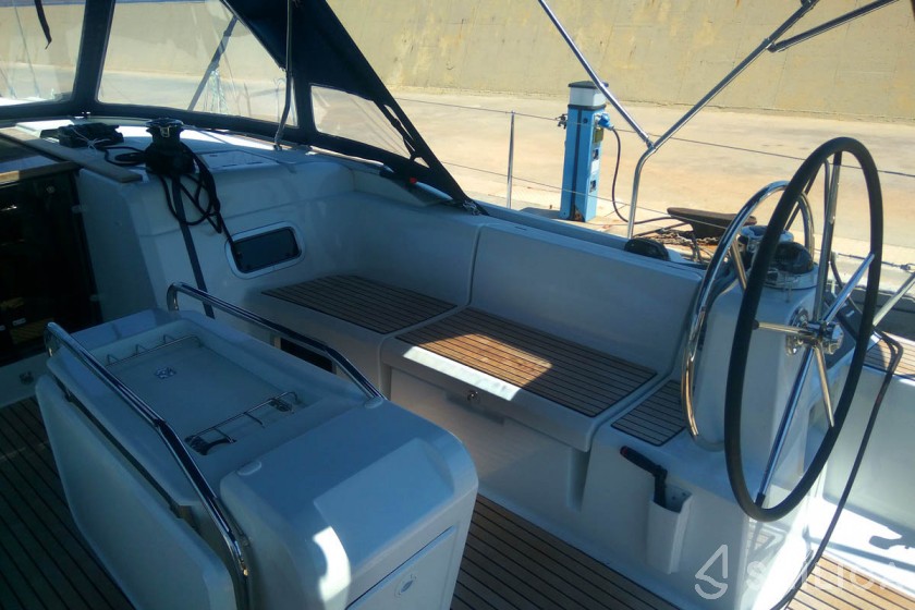 Sun Odyssey 519 - Yacht Charter Sailica