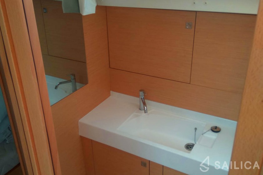 Sun Odyssey 519 - Yacht Charter Sailica
