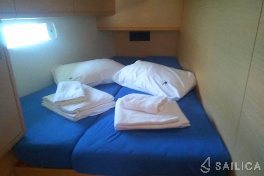Sun Odyssey 519 - Yacht Charter Sailica