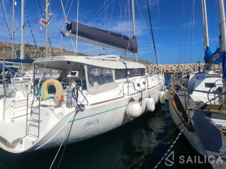Atoll 6 - Yacht Charter Sailica