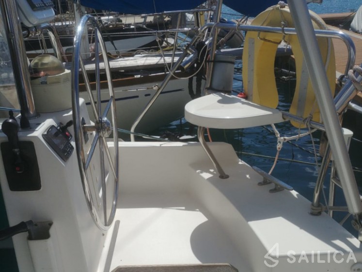 Atoll 6 - Yacht Charter Sailica