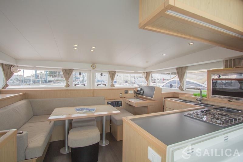 Lagoon 400 S2 - Yacht Charter Sailica