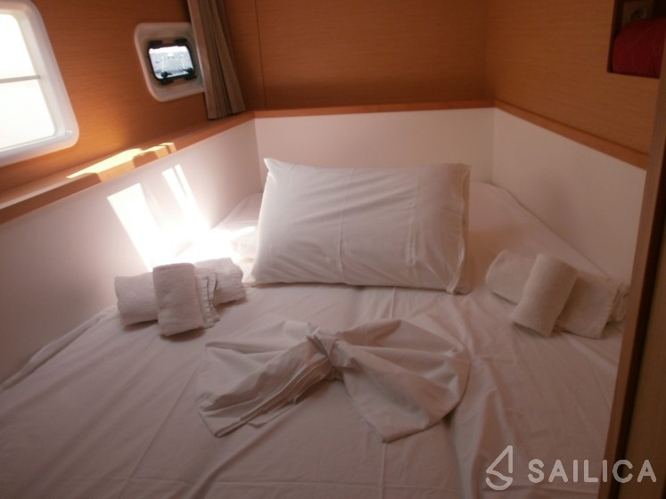 Lagoon 400 S2 - Yacht Charter Sailica