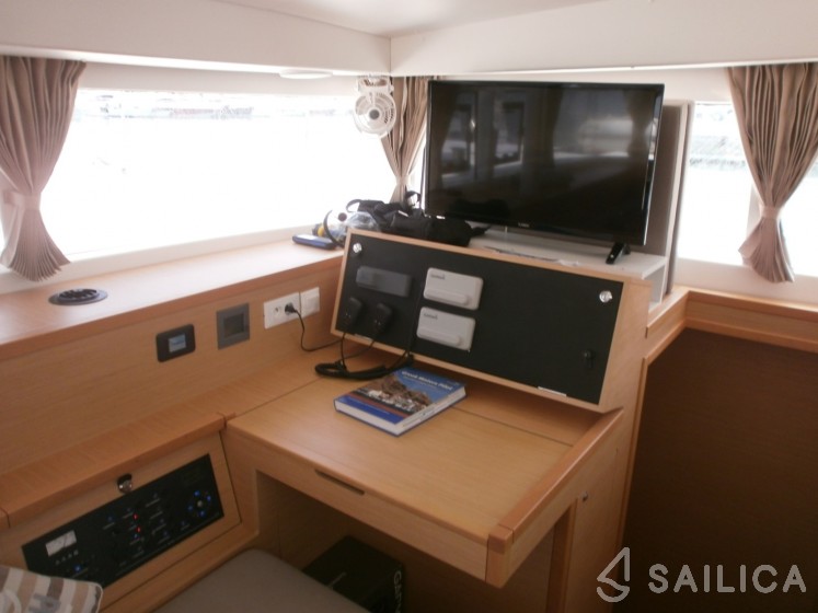 Lagoon 400 S2 - Yacht Charter Sailica