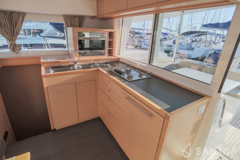 Lagoon 400 S2 - Yacht Charter Sailica