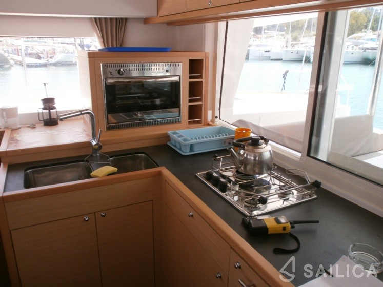 Lagoon 400 S2 - Yacht Charter Sailica