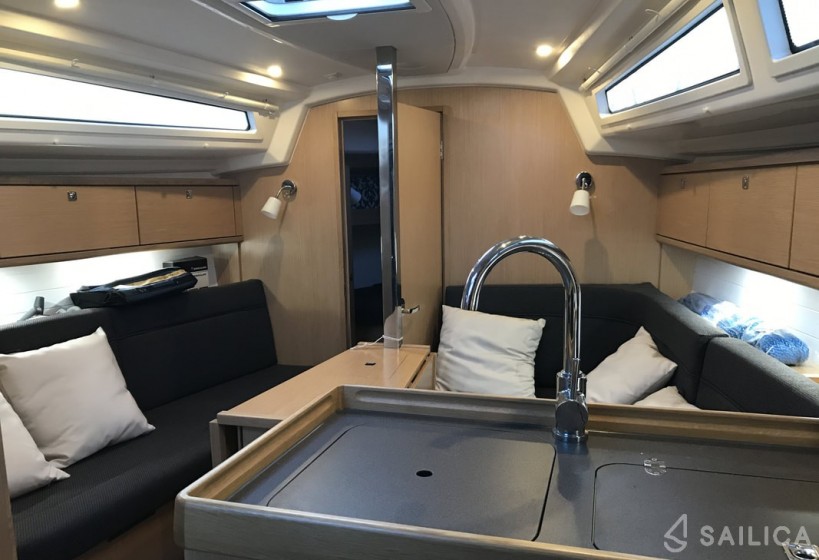 Bavaria 34 Cruiser - Yacht Charter Sailica