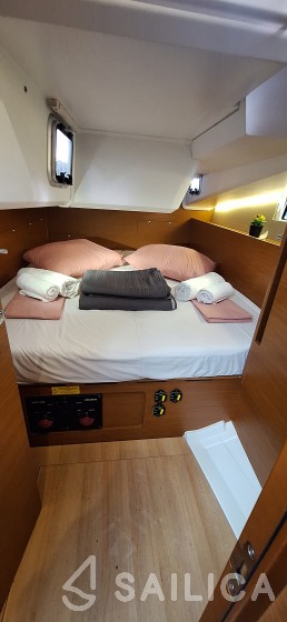 Sun Odyssey 490 - Yacht Charter Sailica