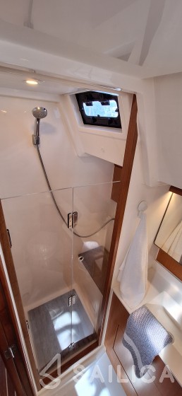 Bavaria C45 - Yacht Charter Sailica
