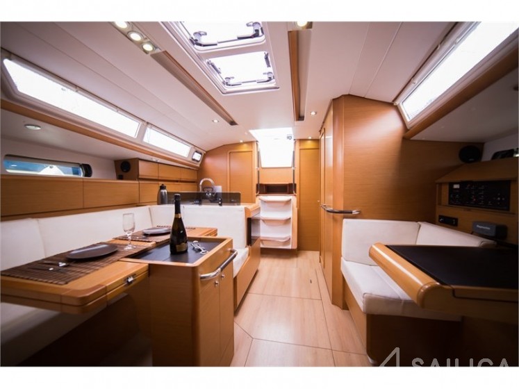 Sun Odyssey 409 - Yacht Charter Sailica