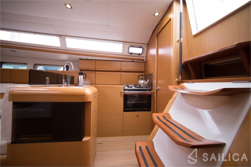 Sun Odyssey 409 - Yacht Charter Sailica
