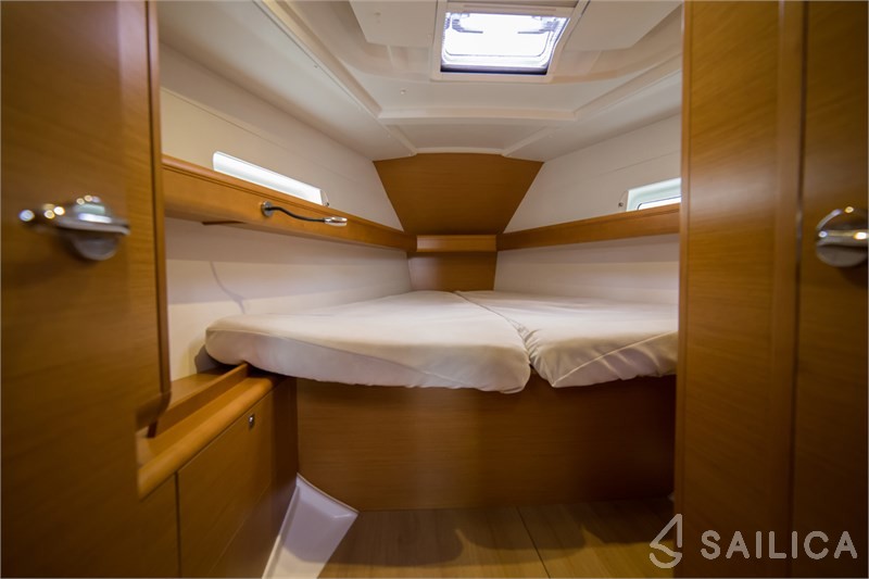 Sun Odyssey 409 - Yacht Charter Sailica