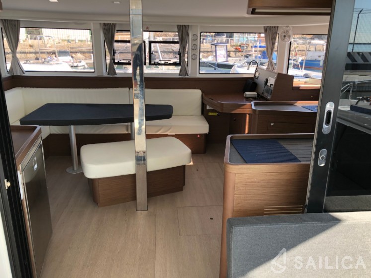 Lagoon 42 - Yacht Charter Sailica