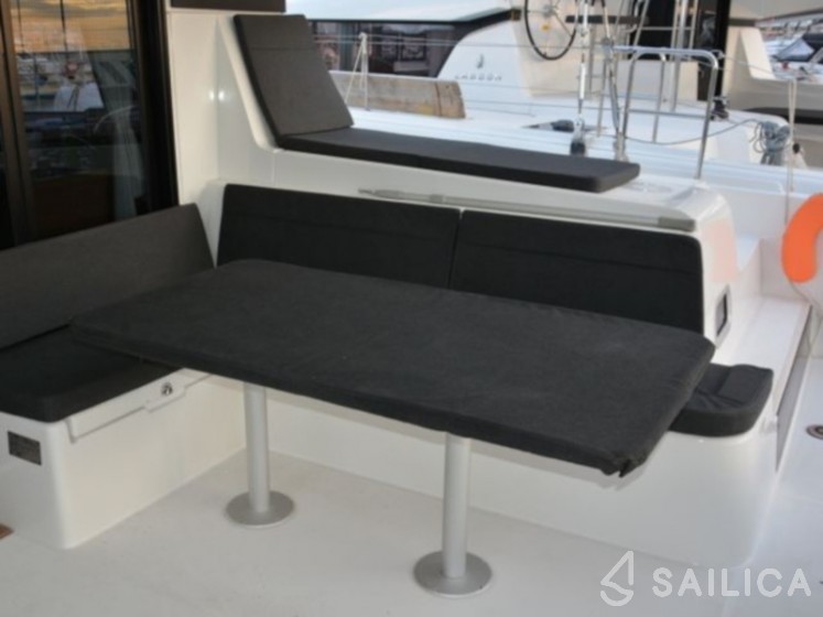 Lagoon 42 - Yacht Charter Sailica