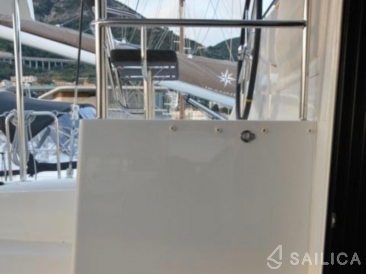 Lagoon 42 - Yacht Charter Sailica