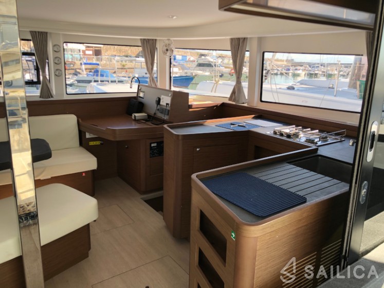 Lagoon 42 - Yacht Charter Sailica