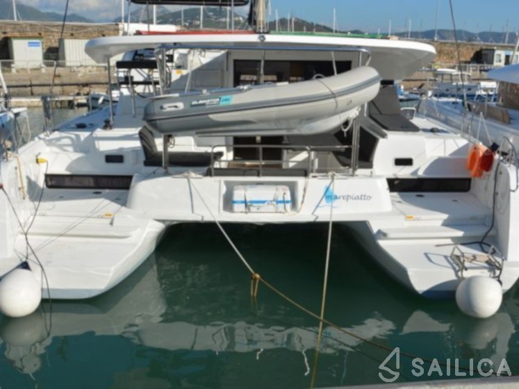 Lagoon 42 - Yacht Charter Sailica