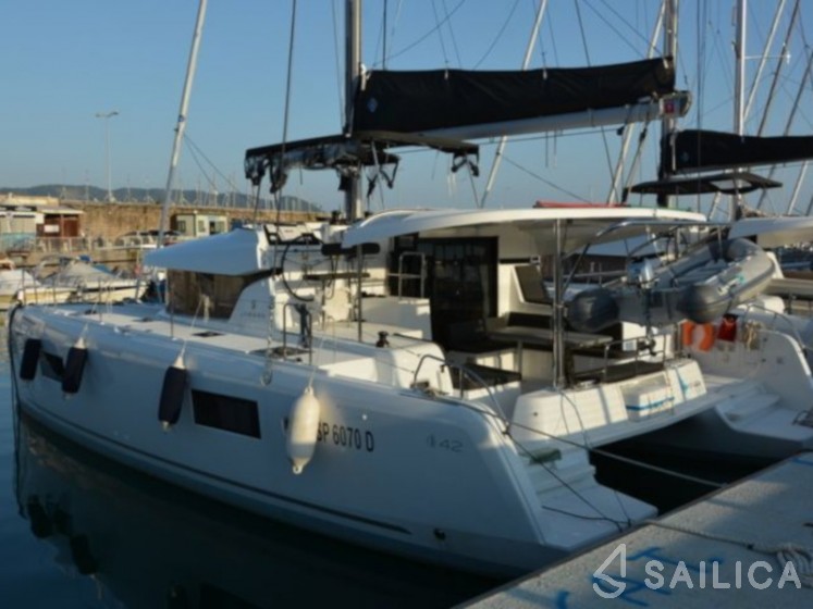 Lagoon 42 - Yacht Charter Sailica