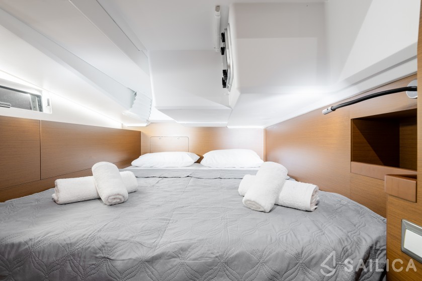 Sun Odyssey 490 - Yacht Charter Sailica
