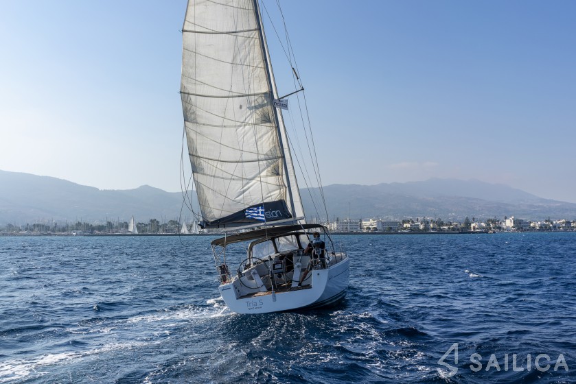 Hanse 430 - Yacht Charter Sailica