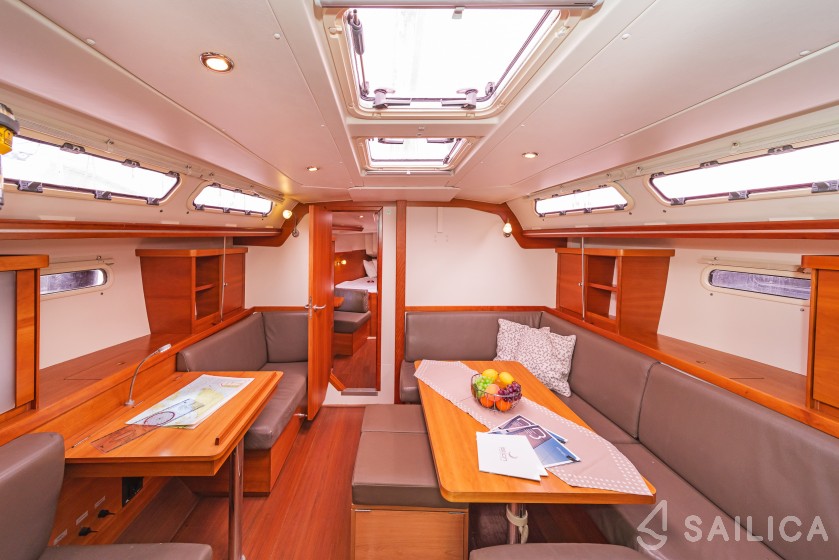 Hanse 430 - Yacht Charter Sailica