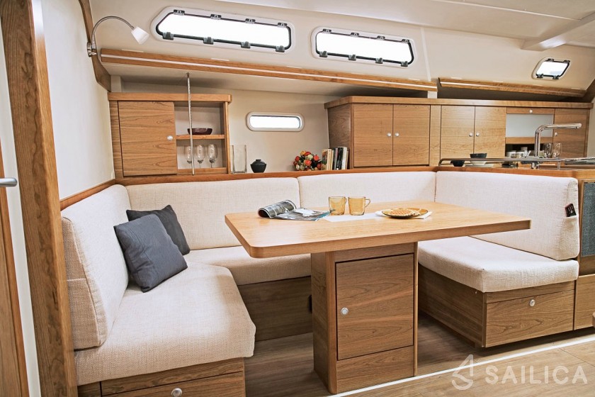 Hanse 430 - Yacht Charter Sailica