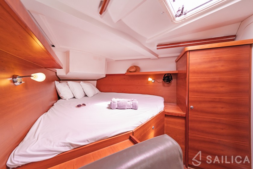 Hanse 430 - Yacht Charter Sailica