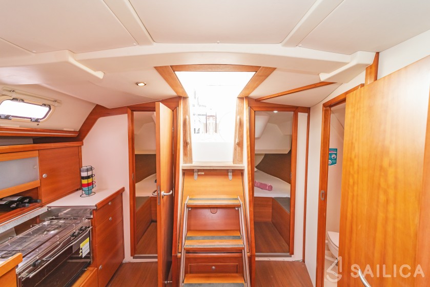 Hanse 430 - Yacht Charter Sailica