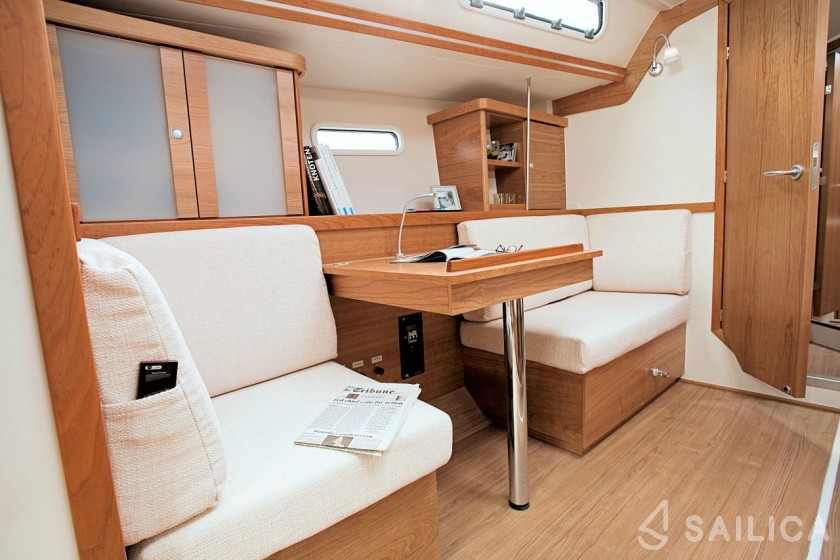 Hanse 430 - Yacht Charter Sailica