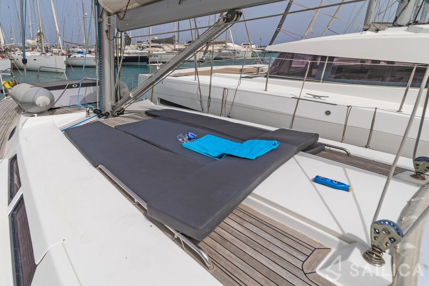 Hanse 430 - Yacht Charter Sailica
