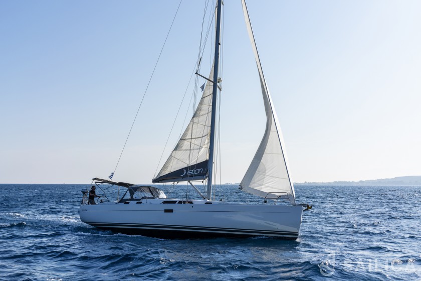 Hanse 430 - Yacht Charter Sailica