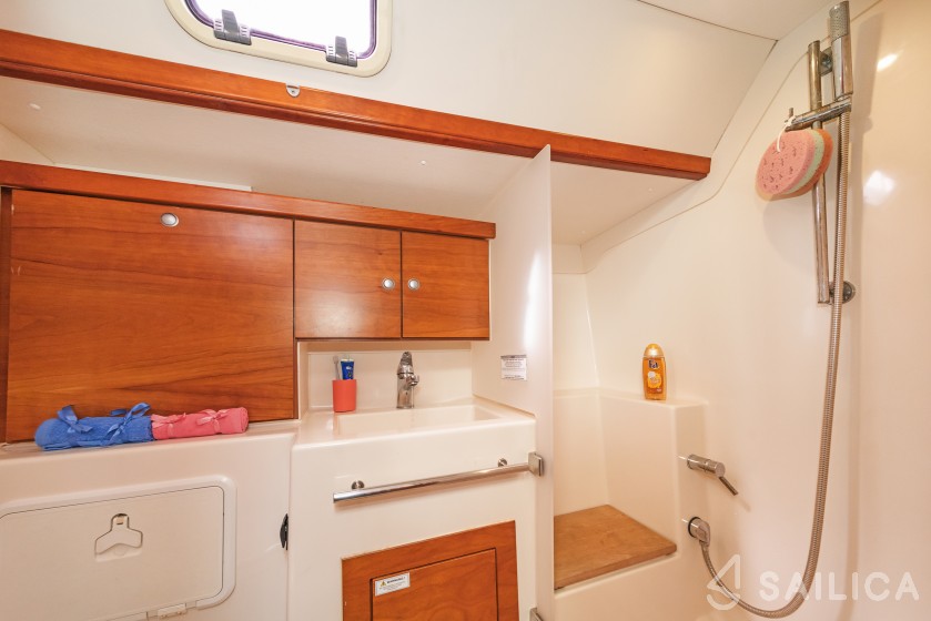 Hanse 430 - Yacht Charter Sailica