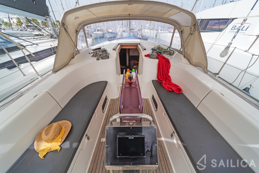 Hanse 430 - Yacht Charter Sailica