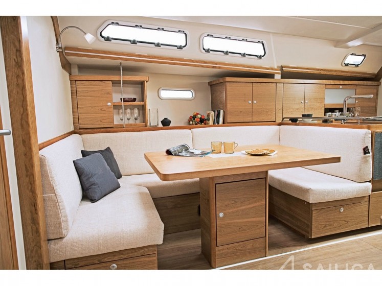Hanse 430 - Yacht Charter Sailica