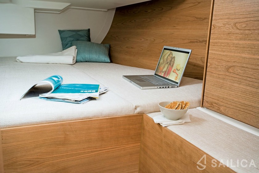 Hanse 430 - Yacht Charter Sailica