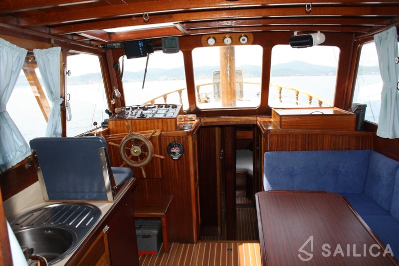 Classic Adria Yacht Tiho - Yacht Charter Sailica