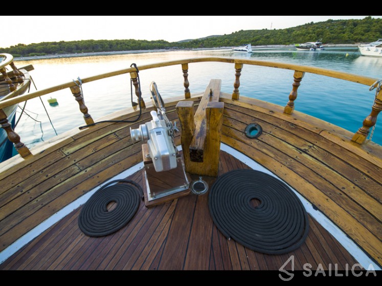 Classic Adria Yacht Tiho - Yacht Charter Sailica