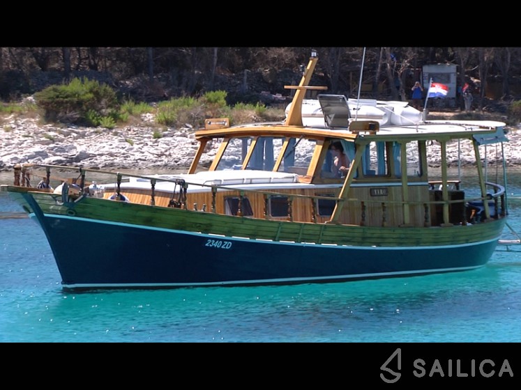 Classic Adria Yacht Tiho - Yacht Charter Sailica