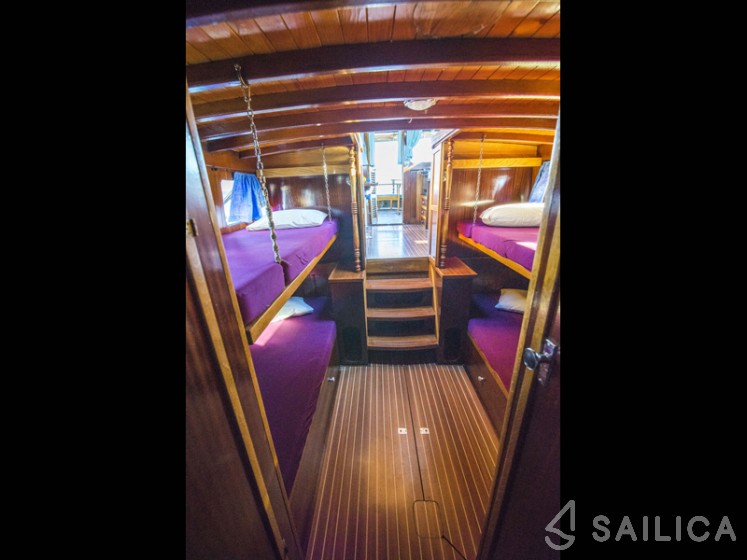 Classic Adria Yacht Tiho - Yacht Charter Sailica