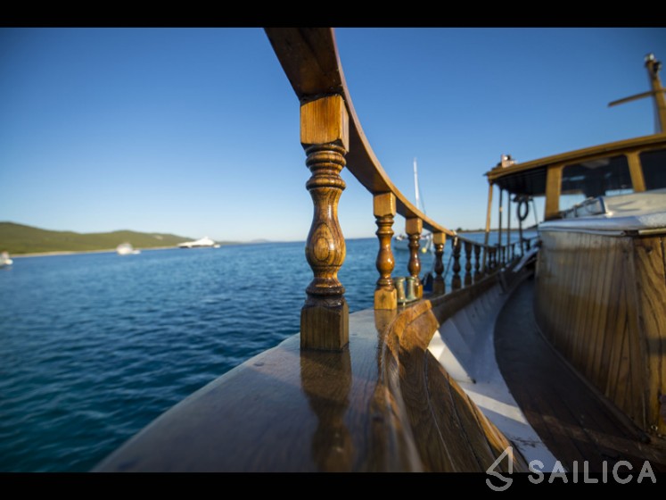 Classic Adria Yacht Tiho - Yacht Charter Sailica