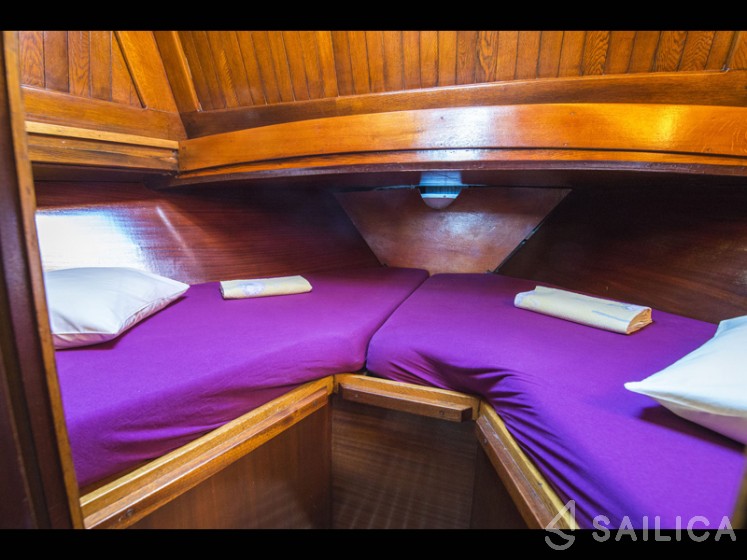 Classic Adria Yacht Tiho - Yacht Charter Sailica